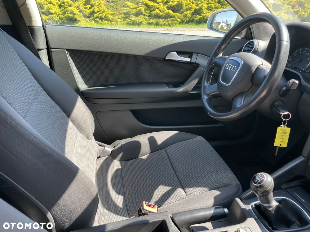 Audi A3 3-drzwiowe 1.6 FSI Attraction - 14