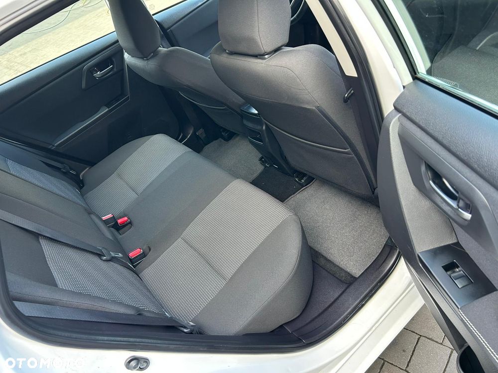 Toyota Auris 1.6 Premium - 17