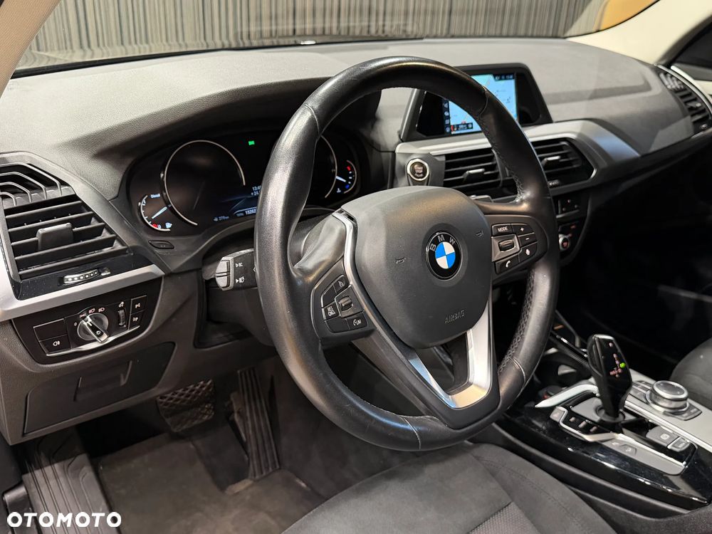 BMW X3 xDrive20d Advantage - 9