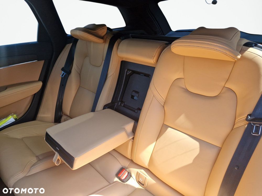 Volvo V90 Cross Country - 16