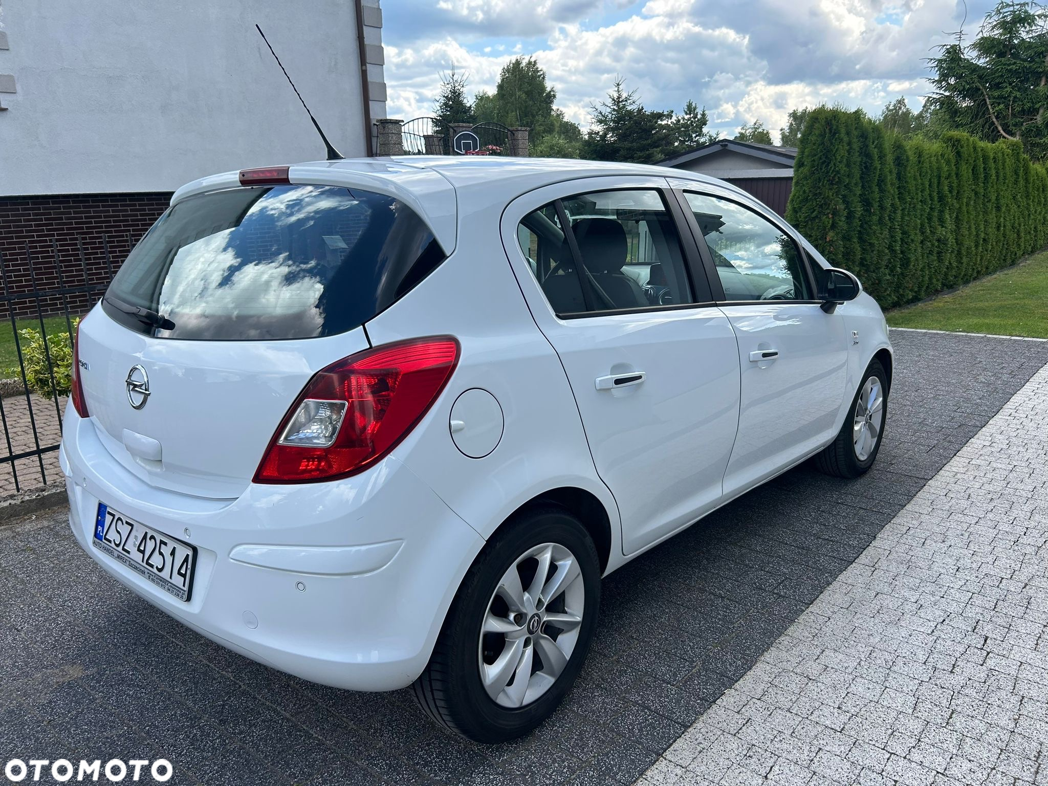 Opel Corsa 1.2 16V Edition / Active - 3