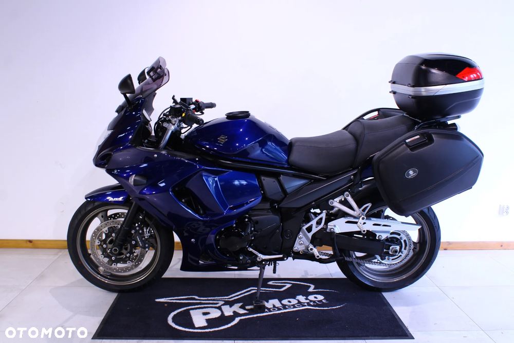 Suzuki GSX - 2