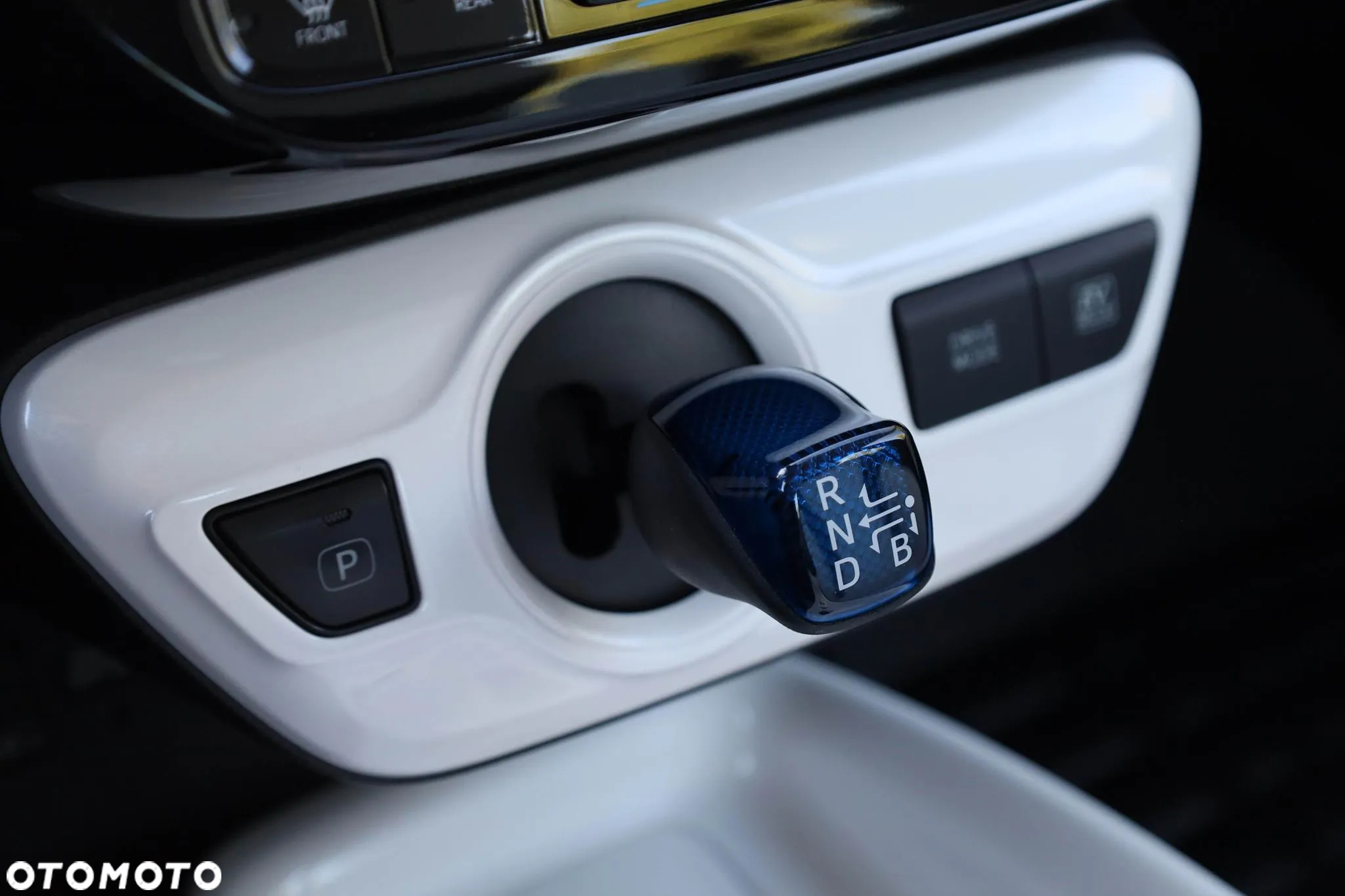 Toyota Prius 1.8 Hybrid Premium - 28
