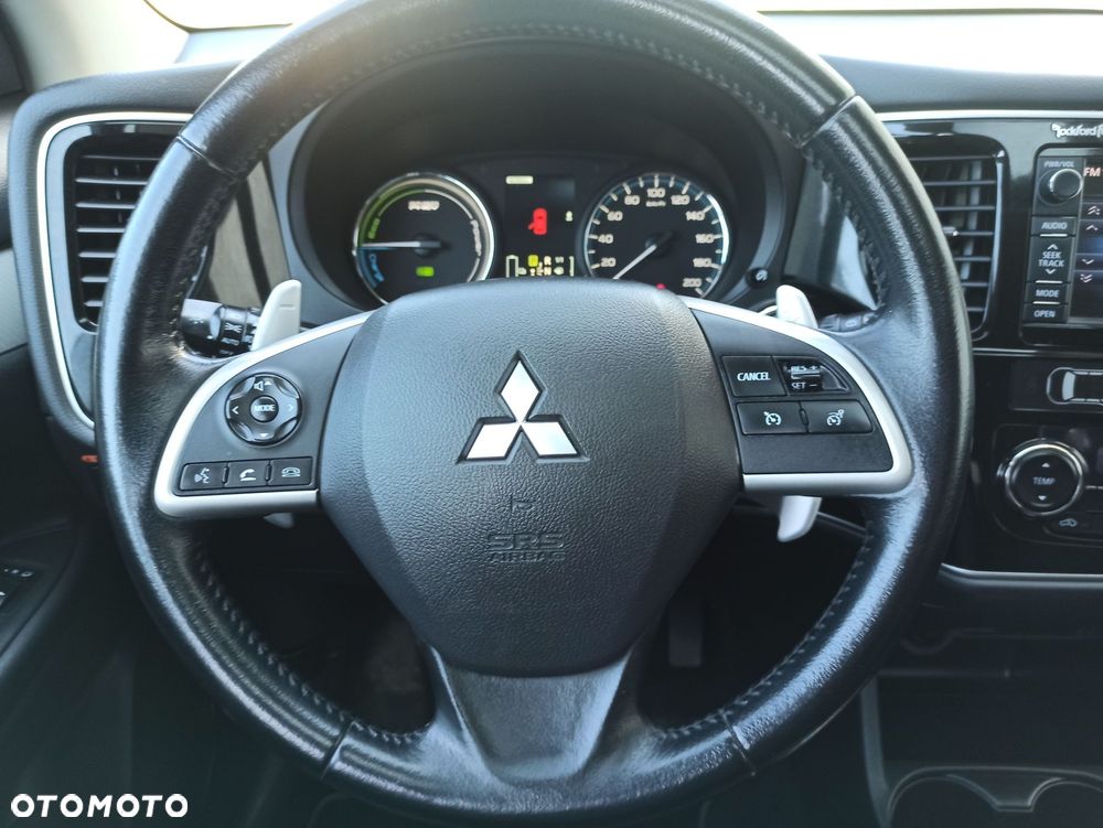 Mitsubishi Outlander - 16