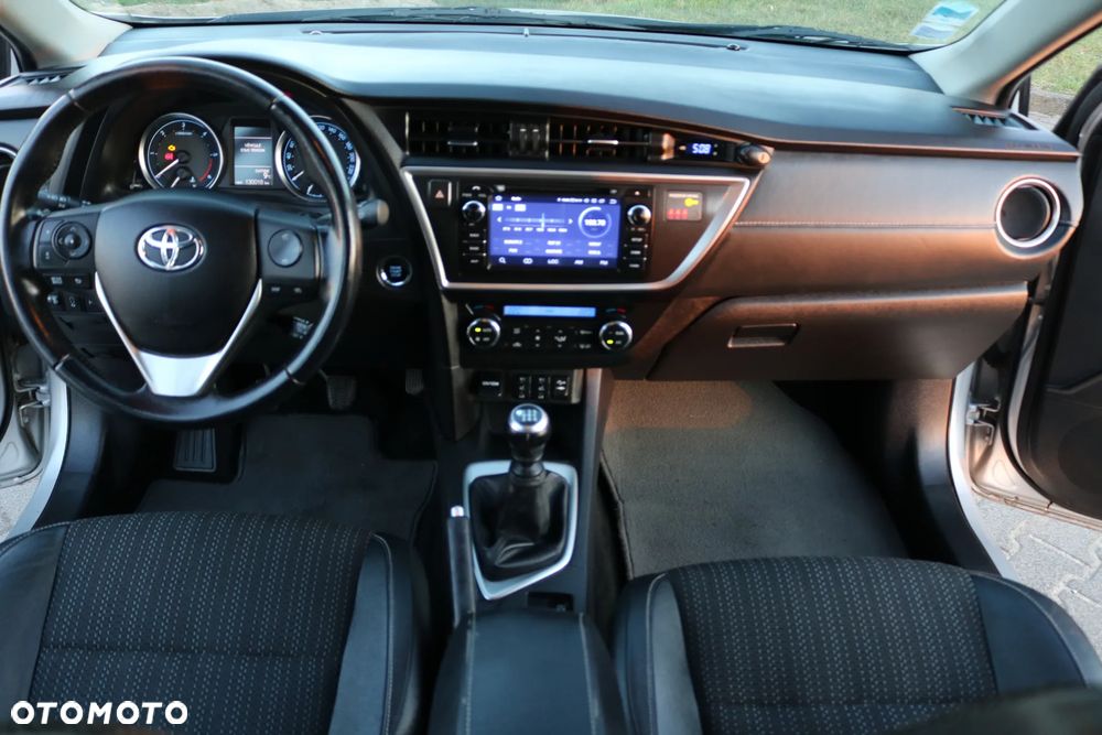 Toyota Auris 2.0 D-4D Prestige - 29