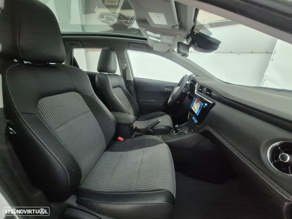 Toyota Auris Touring Sports 1.8 HSD Sport+Skyview +Navi - 22