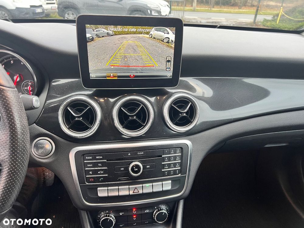 Mercedes-Benz CLA 200 7G-DCT UrbanStyle Edition - 19