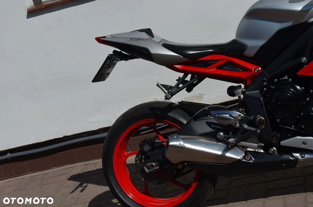 Triumph Street Triple - 3