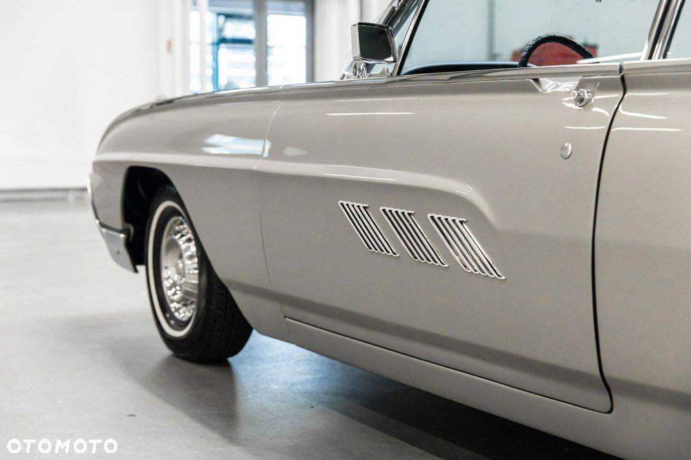 Ford Thunderbird - 16