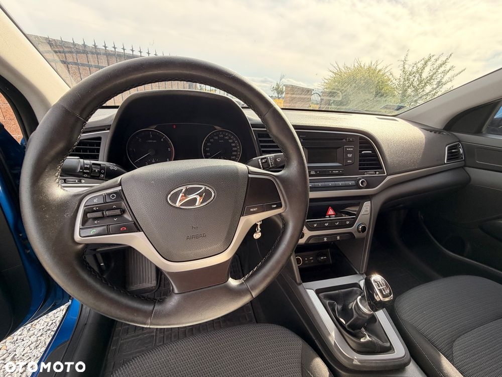Hyundai Elantra 1.6 CRDi Comfort - 24