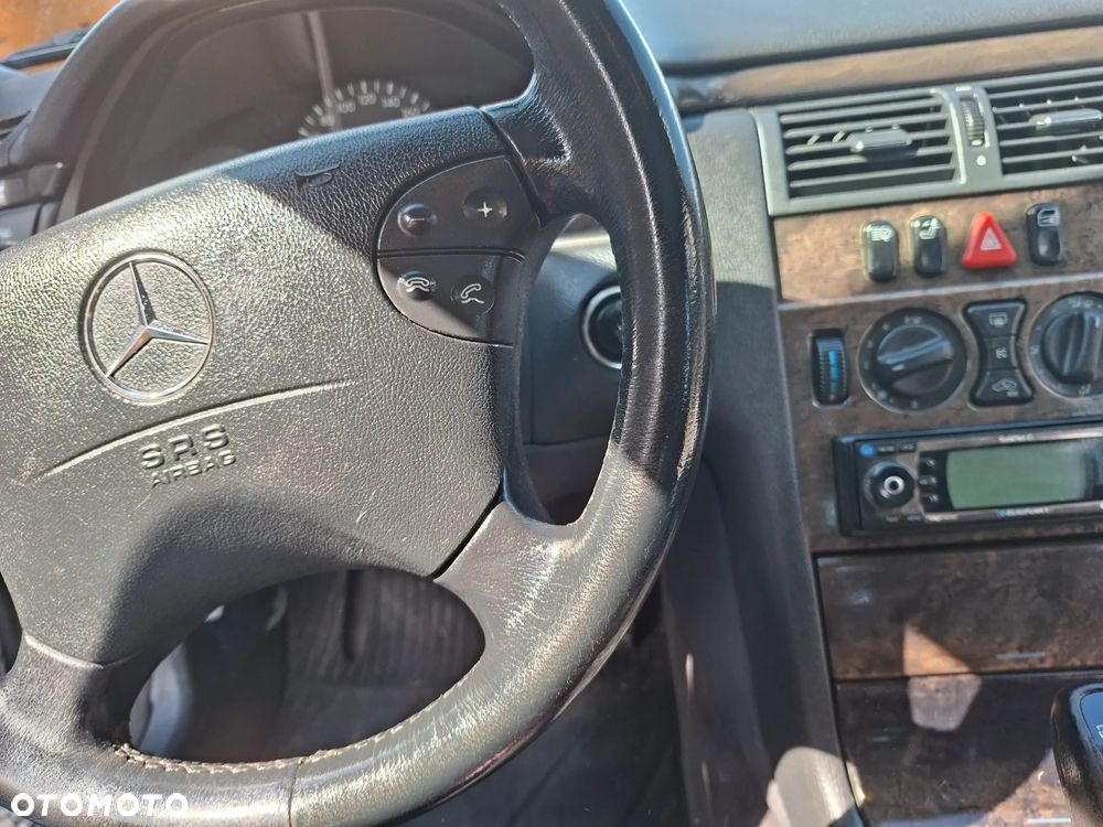 Mercedes-Benz Klasa E 220 T CDI Avantgarde - 27