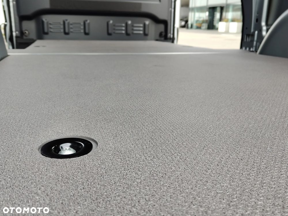 Mercedes-Benz Sprinter - 11