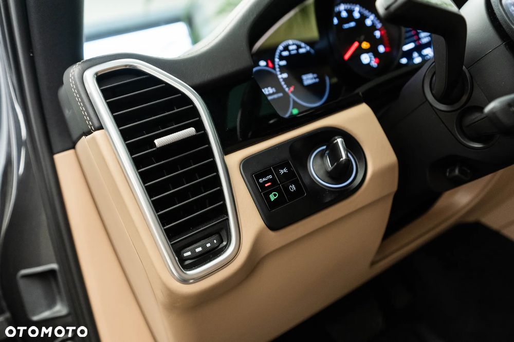 Porsche Cayenne Standard - 29