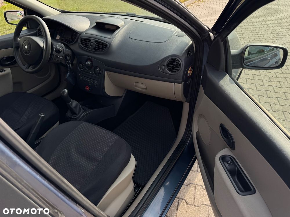 Renault Clio - 10