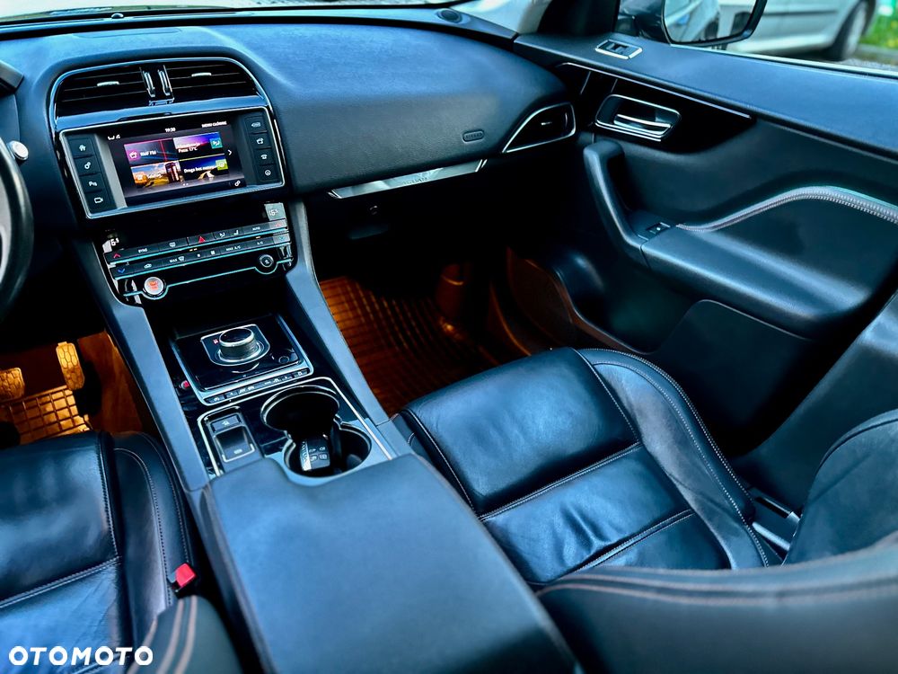 Jaguar F-Pace 20d AWD Prestige - 16