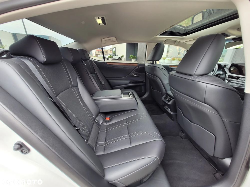 Lexus ES 300h Prestige - 16