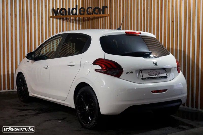 Peugeot 208 2019 photo 2