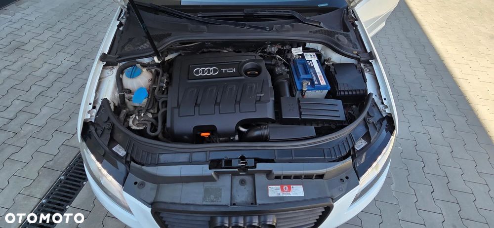 Audi A3 Sportback 1.6 TDI DPF S line Sportpaket - 8