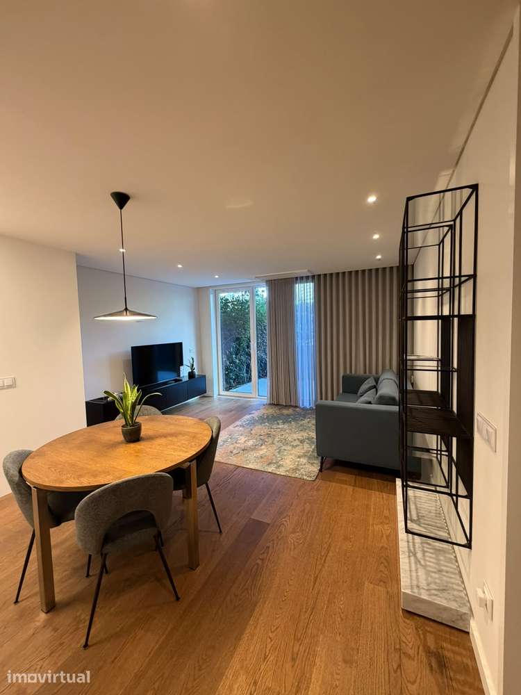 Apartamento mobilado com largo terraço no edifício Paço de Rei Plaza. - Grande imagem: 5/23
