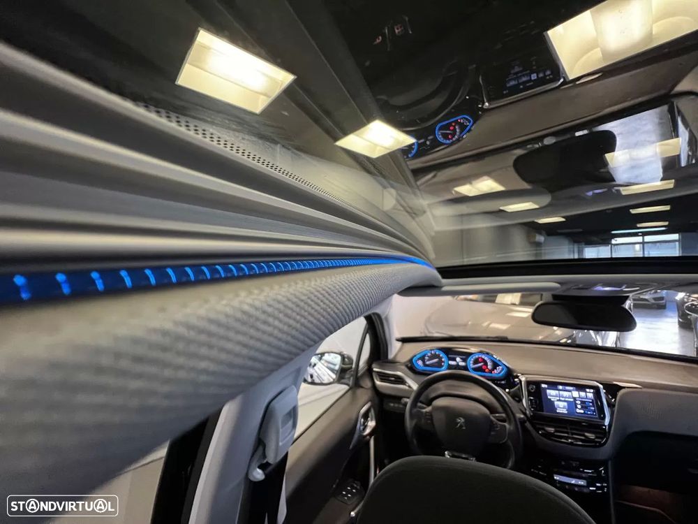 Peugeot 208 1.2 PureTech Signature - 44