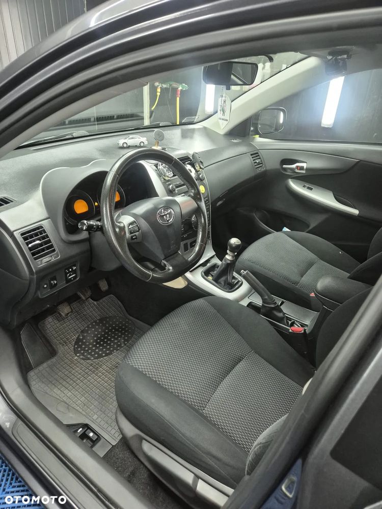 Toyota Corolla 1.6 2010 - 13