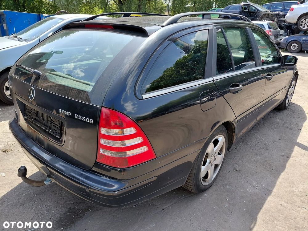 Na części: Daimlerchrysler Mercedes c 180 Rok 2002 Pojemność 1796 Moc 105 kw Benzyna - 5
