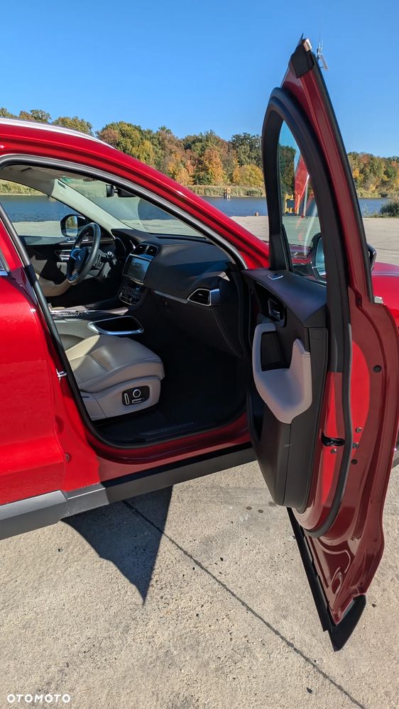 Jaguar F-Pace 2.0 i4P AWD Prestige - 12