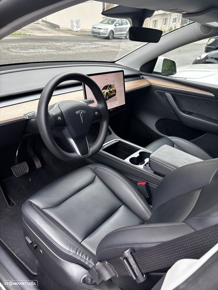 Tesla Model Y - 9