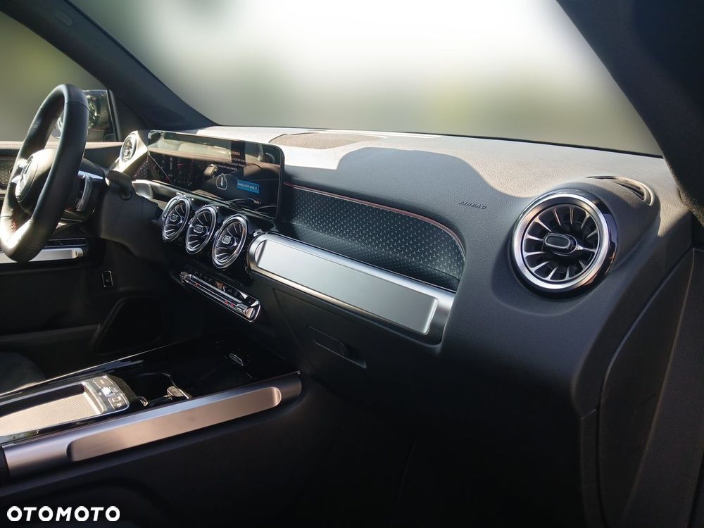 Mercedes-Benz GLB 220 d 4-Matic AMG Line 8G-DCT - 17
