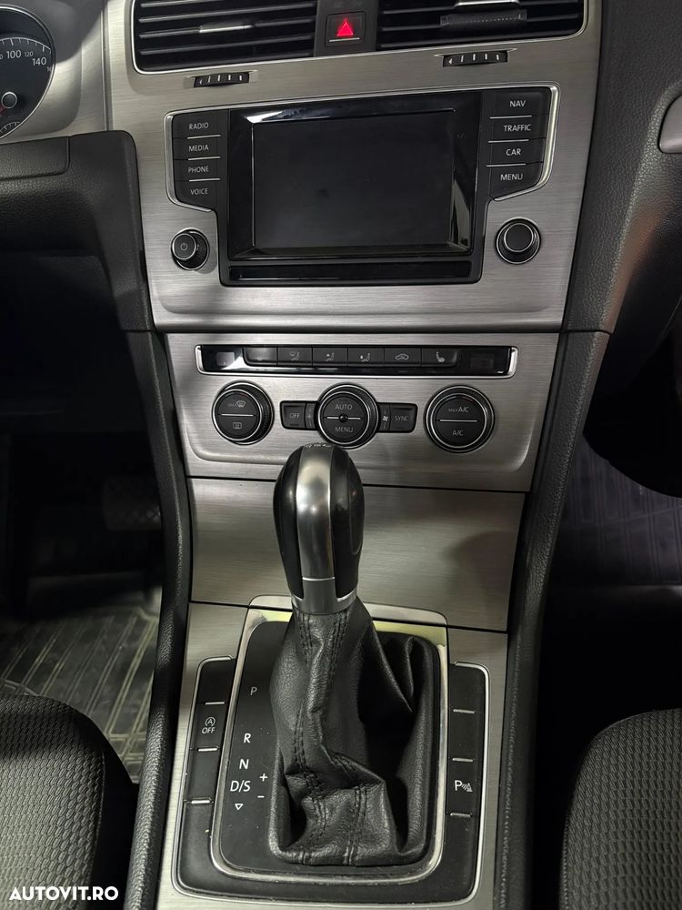 Volkswagen Golf 2.0 TDI SCR DSG Comfortline - 9