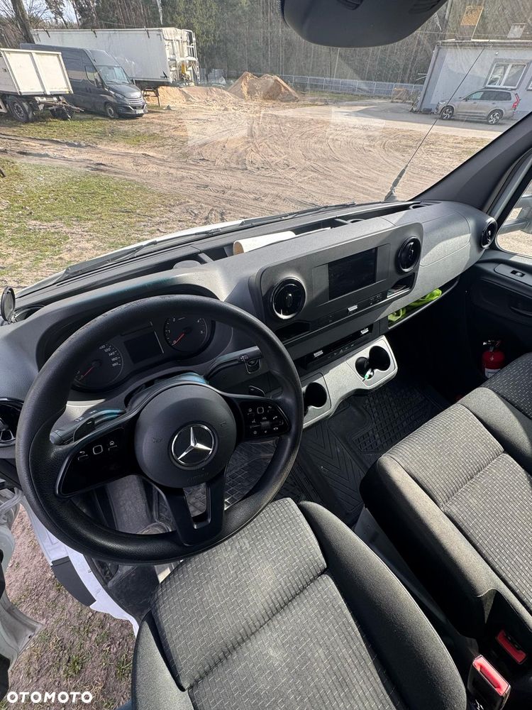 Mercedes-Benz Sprinter - 11