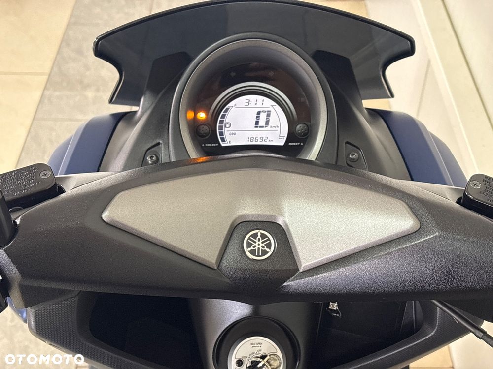 Yamaha NMAX - 11