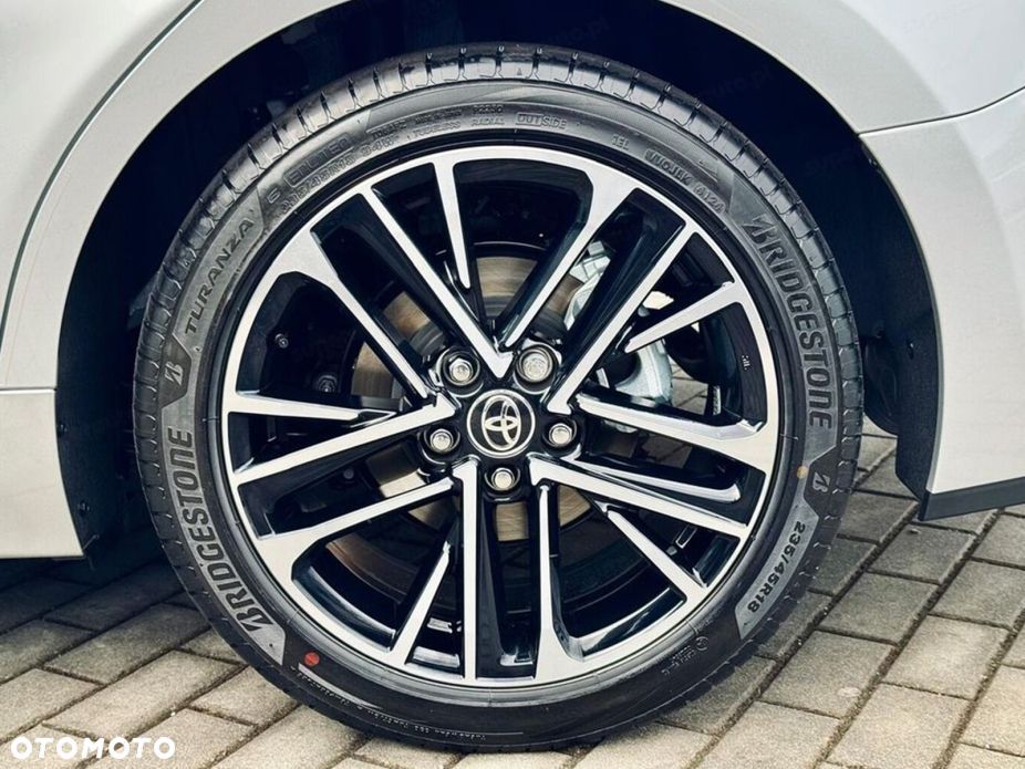 Toyota Camry - 12