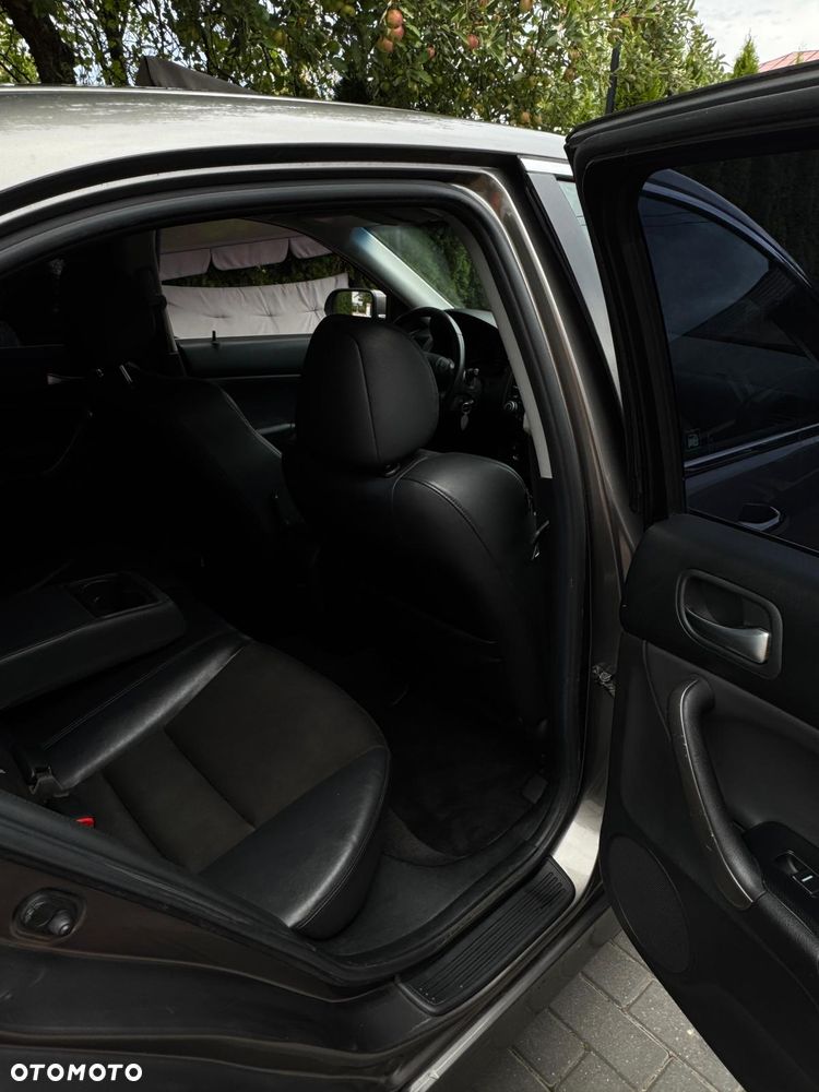 Honda Accord 2.0 Executive - 19