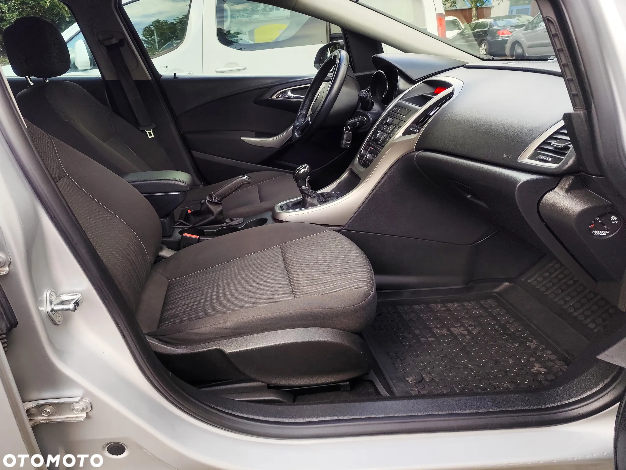 Opel Astra IV 1.4 T Cosmo - 9