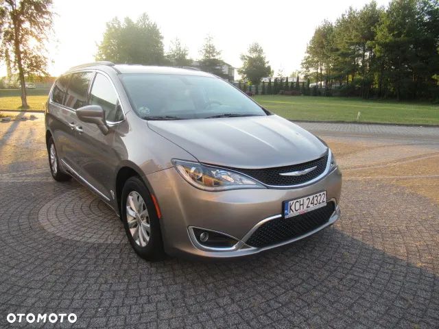 Chrysler Pacifica - 1