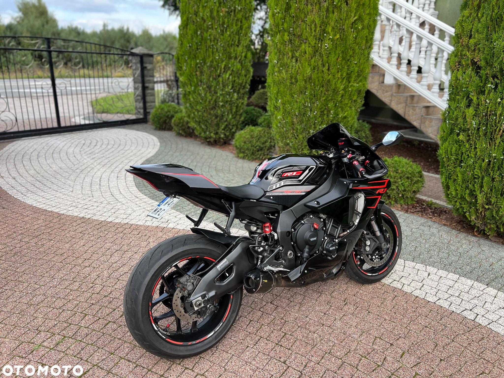 Yamaha R1 - 9