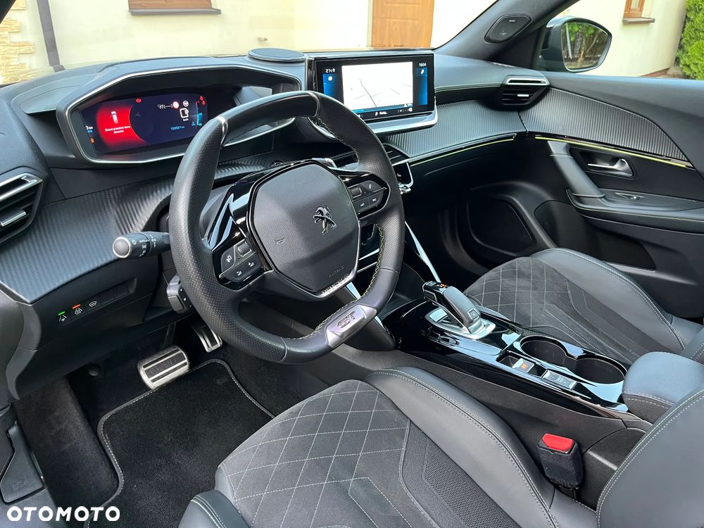 Peugeot 2008 PureTech 130 EAT8 GT - 31