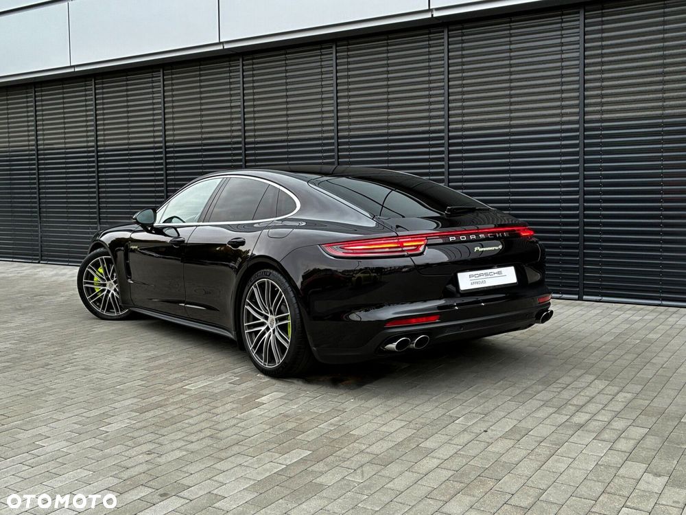 Porsche Panamera - 4
