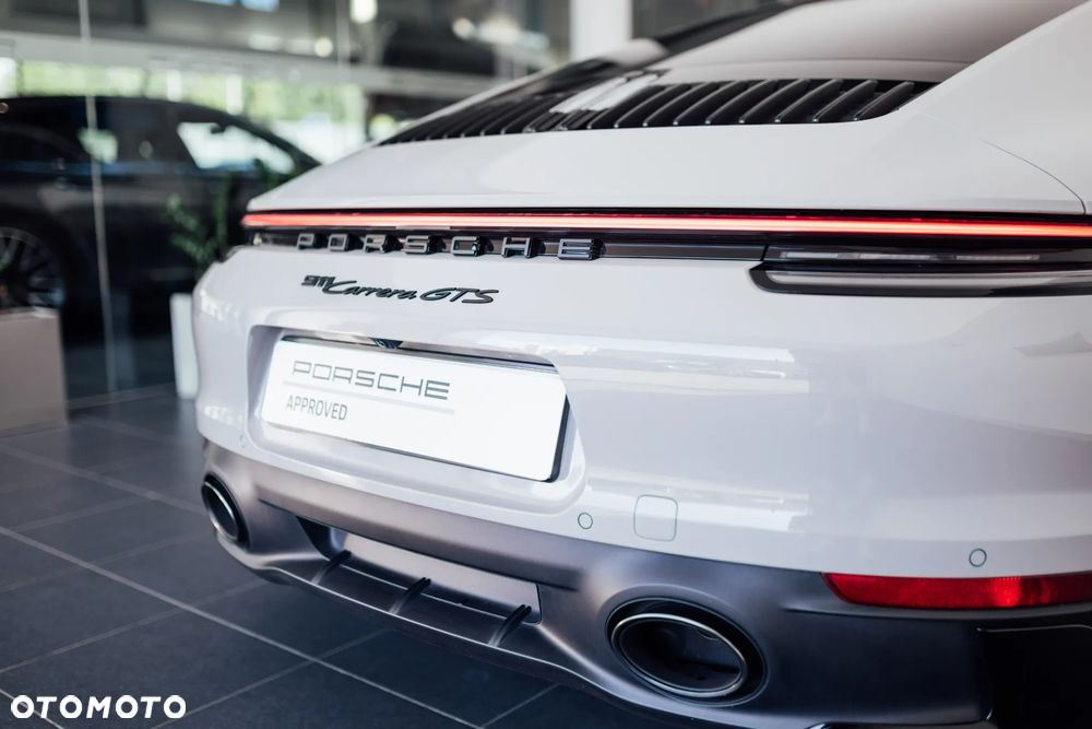 Porsche 911 Carrera GTS - 24