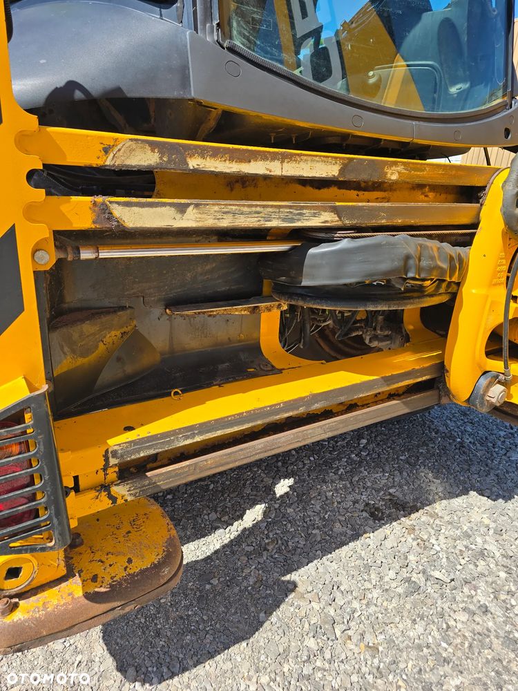 JCB - 9