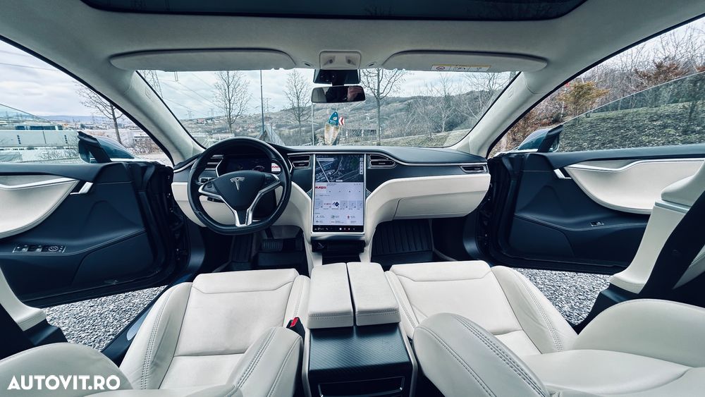 Tesla Model S - 26