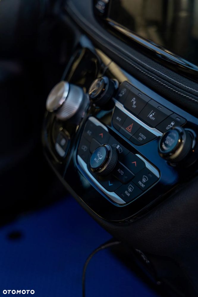 Chrysler Pacifica - 19