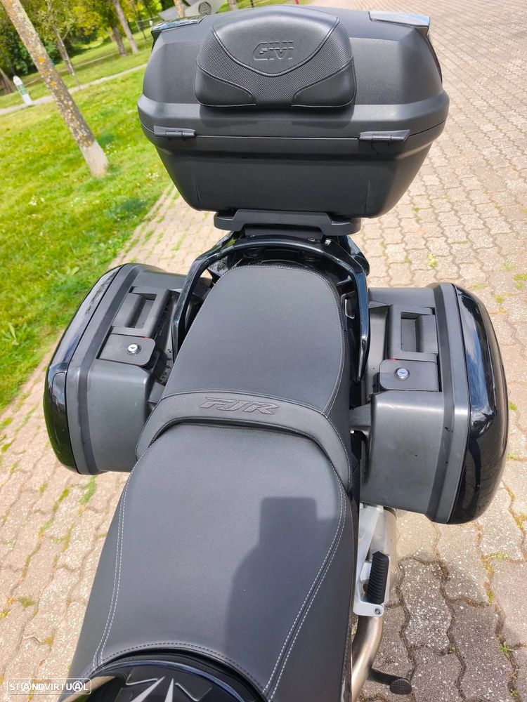 Yamaha FJR 1300 - 16