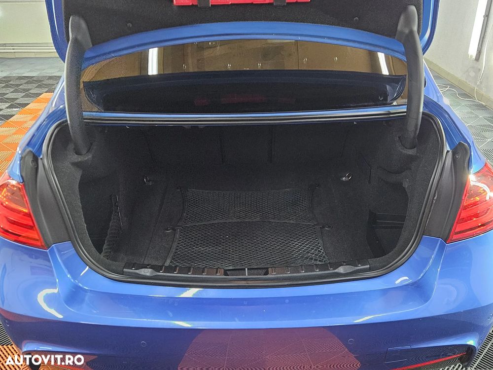 BMW Seria 3 320d Sport Line - 9