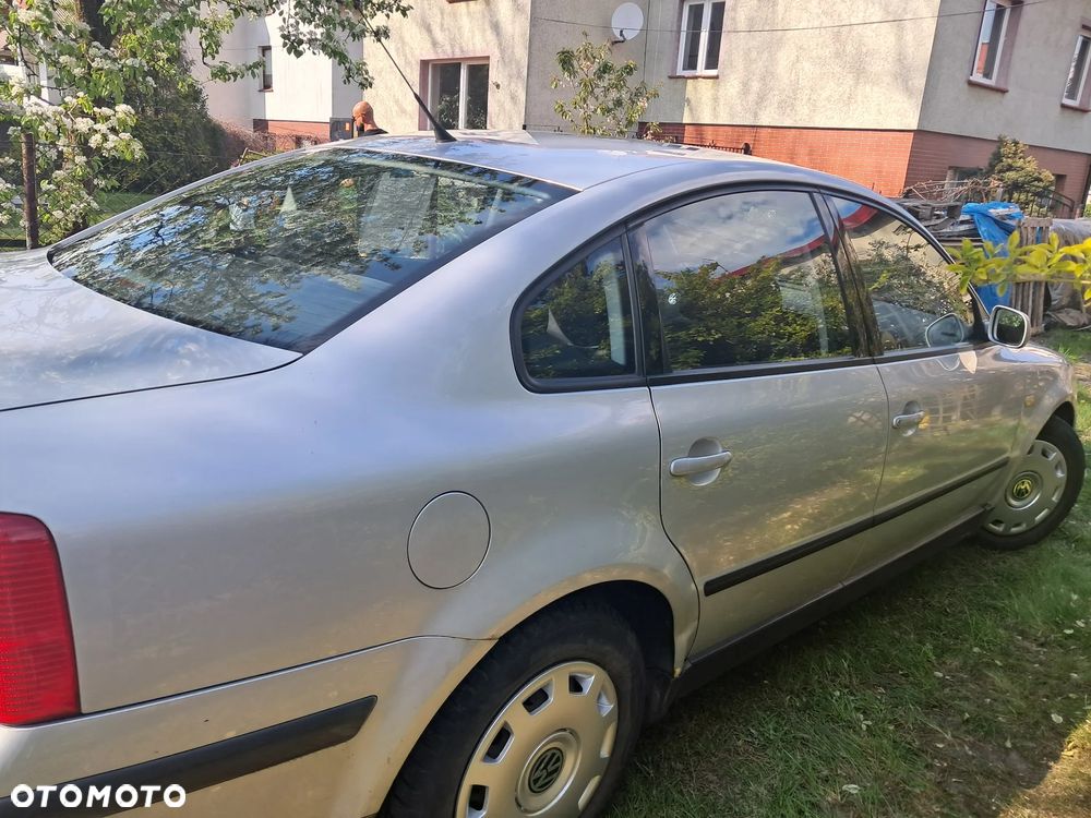 Volkswagen Passat - 1