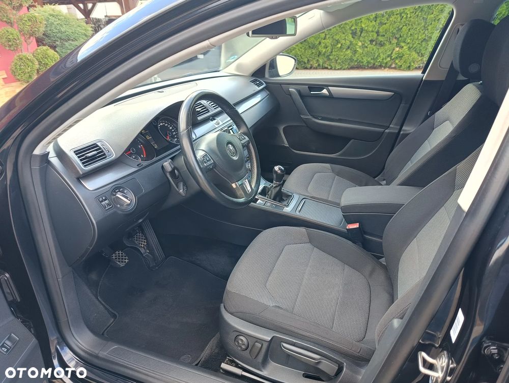 Volkswagen Passat - 25