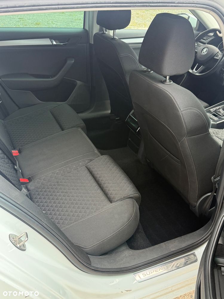 Skoda Superb 2.0 TDI DSG Ambition - 11