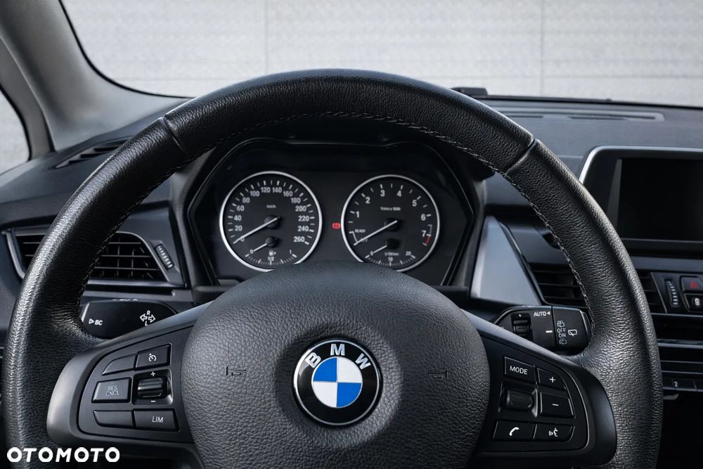 BMW Seria 2 218i - 13