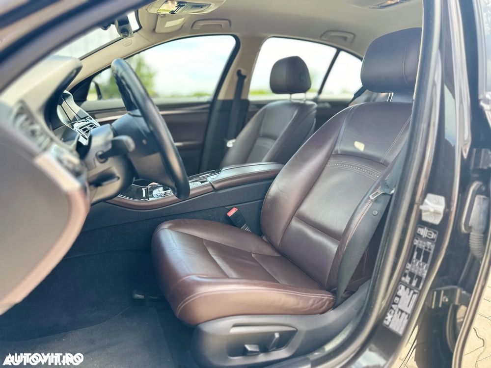 BMW Seria 5 525d xDrive AT - 9